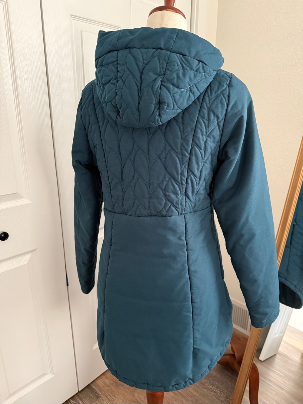 The North Face Women’s Small Quilted Teal Insulated Hooded Jacket Coat - Picture 3 of 9